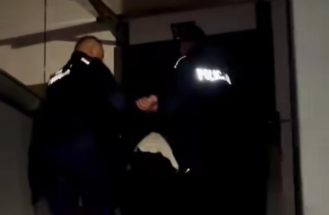 Groźby, strzały i narkotyki. Policjanci interweniowali we Wrzosowie [FILM]