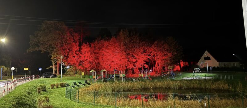 Świetlne Błonia rozbłysły w Świerznie. Nowa iluminacja odmieni centrum miejscowości