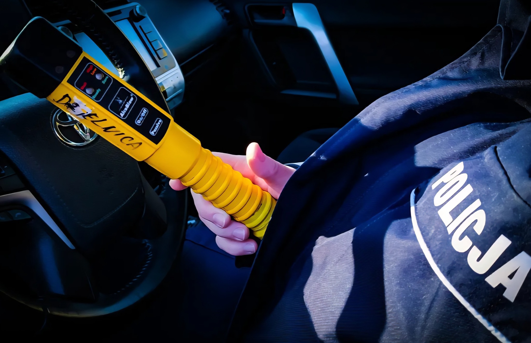 3 promile w organizmie i jazda zakończona na krawężniku. Pijany kierowca zatrzymany w Dziwnówku!