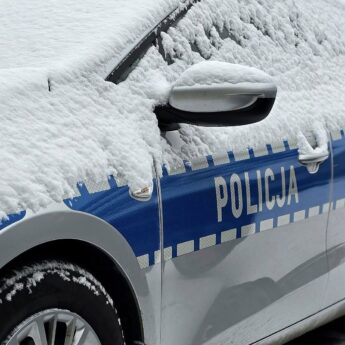 Pierwszy śnieg na drogach. Policja apeluje o ostrożność kierowców i pieszych