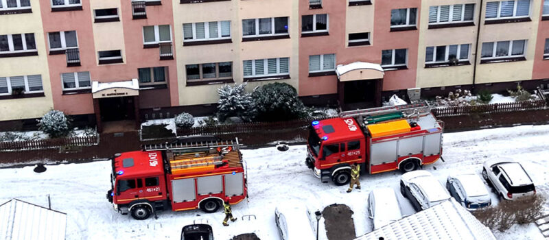Reanimacja kobiety na ulicy Sułkowskiego. Strażacy przejęli rolę ratowników Reanimacja kobiety na ulicy Sułkowskiego. Strażacy przejęli rolę ratowników