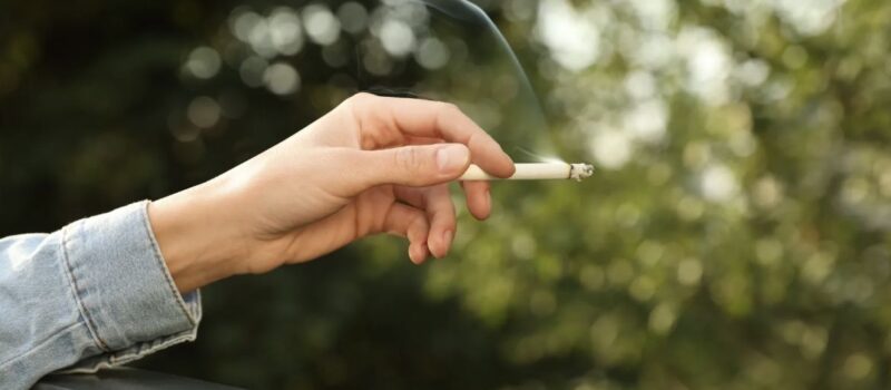 „Nie możemy otworzyć okien przez sąsiadów”. Petycja o zakaz palenia na balkonach trafiła do Sejmu „Nie możemy otworzyć okien przez sąsiadów”. Petycja o zakaz palenia na balkonach trafiła do Sejmu