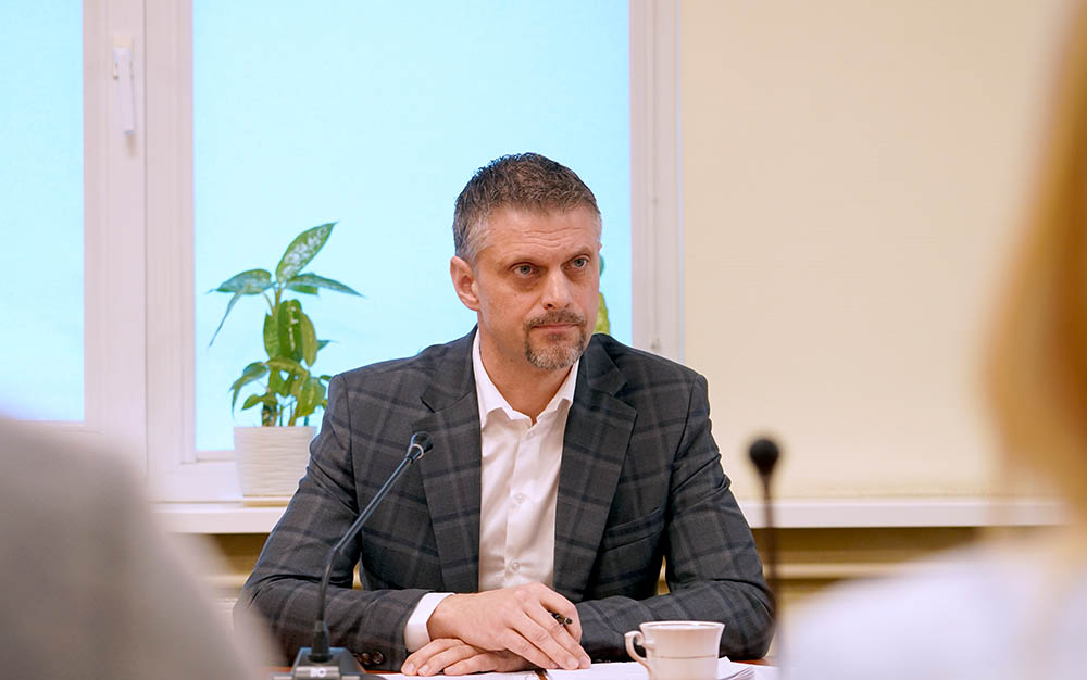 Burmistrz Dziwnowa otrzyma wyższe wynagrodzenie. Przewodniczący Sokół pyta o nazwisko potencjalnego zastępcy