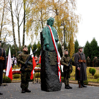W Pobierowie odsłonięto pomnik Paderewskiego [ZDJĘCIA]
