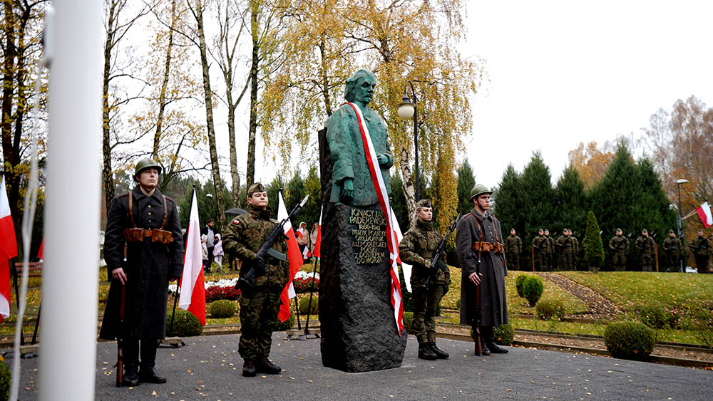 W Pobierowie odsłonięto pomnik Paderewskiego [ZDJĘCIA]
