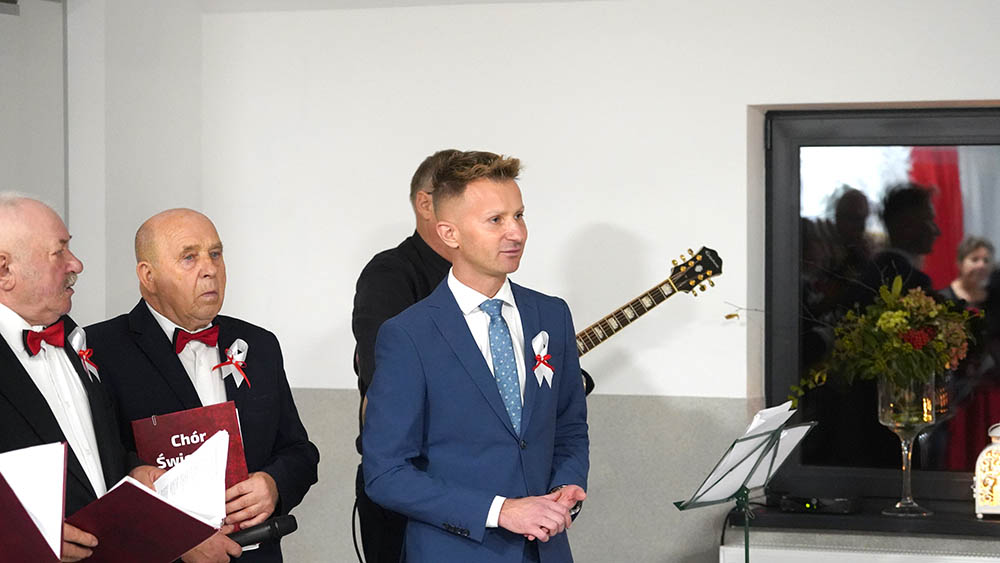 Świerzno uczciło Niepodległość. Wójt zapowiada działania w sprawie odzyskania dworu von Flemminga [ZDJĘCIA]