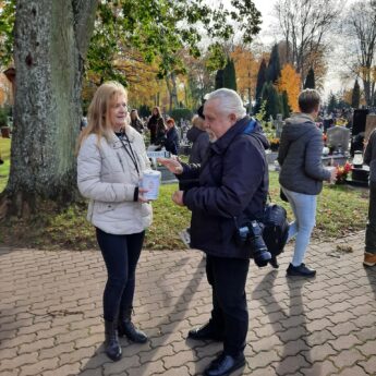Rekordowa kwesta na kamieńskim cmentarzu. Zebrano ponad 6,7 tysiąca złotych na ratowanie zabytkowych nagrobków