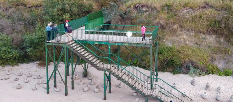 Trzy nowe zejścia na plażę w gminie Dziwnów. Podpisano umowy z wykonawcami