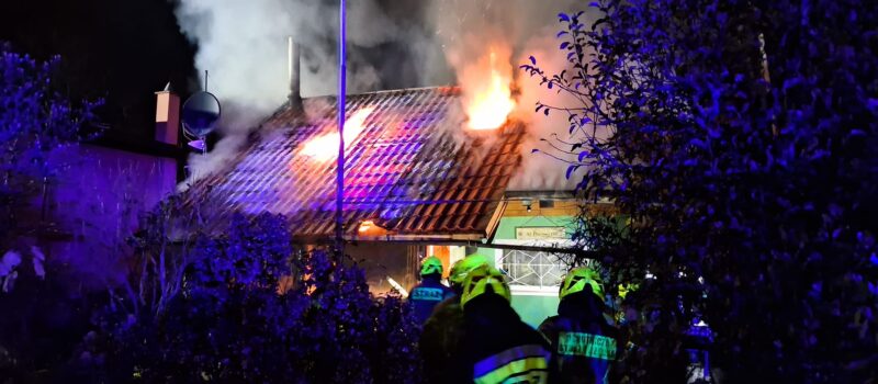 Pożar na działkach w Międzyzdrojach. Na miejscu pięć zastępów straży! Pożar na działkach w Międzyzdrojach. Na miejscu pięć zastępów straży!