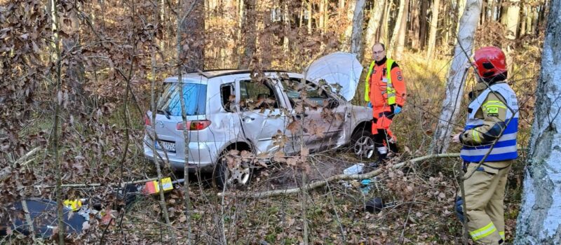 Wypadek na trasie Kołczewo - Międzyzdroje. Auto dachowało, jedna osoba trafiła do szpitala Wypadek na trasie Kołczewo - Międzyzdroje. Auto dachowało, jedna osoba trafiła do szpitala