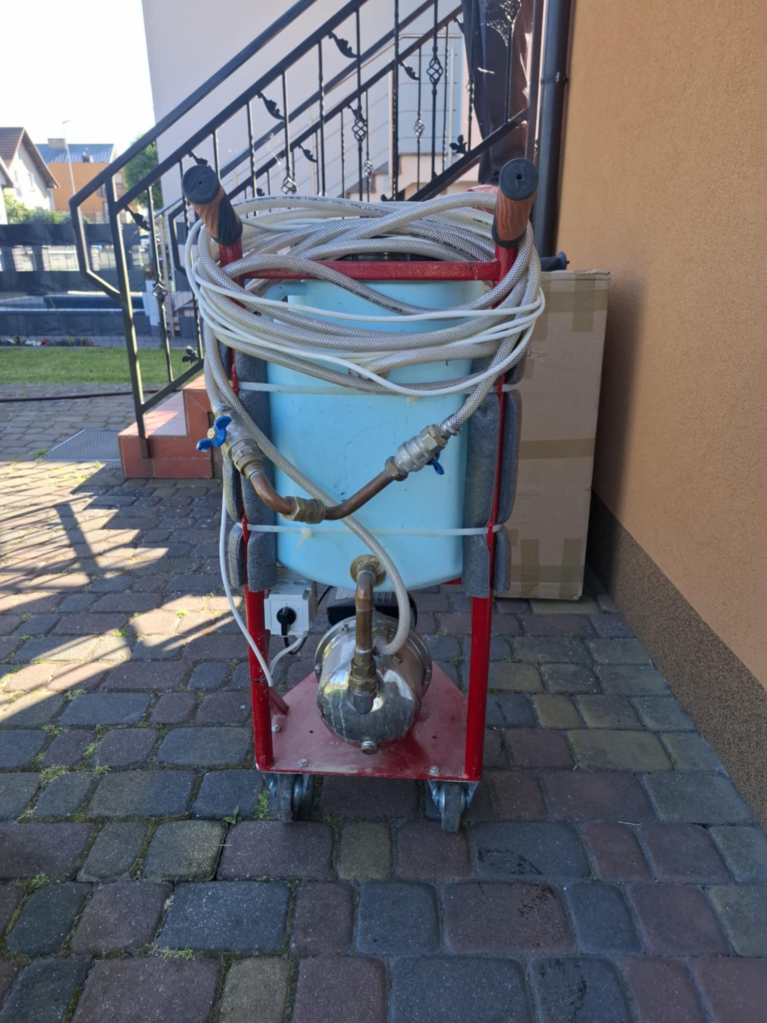 Stacja napełniająca do solarów