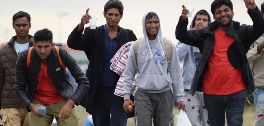 Migranci jednak trafią do Polski? „Będziemy zwolnieni z paktu tylko w przyszłym roku”