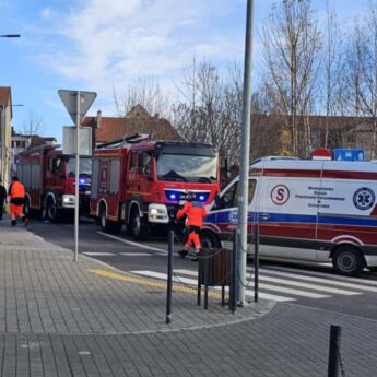 Interwencja służb na ul. Rejtana. Mieszkańcy wezwali pomoc do sąsiada