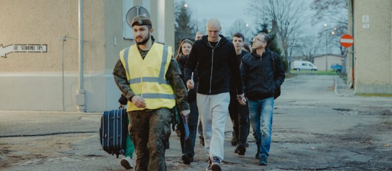 137 nowych ochotników zasili szeregi Wojsk Obrony Terytorialnej. W Trzebiatowie rozpoczęto szkolenie „16” i „8” 137 nowych ochotników zasili szeregi Wojsk Obrony Terytorialnej. W Trzebiatowie rozpoczęto szkolenie „16” i „8”