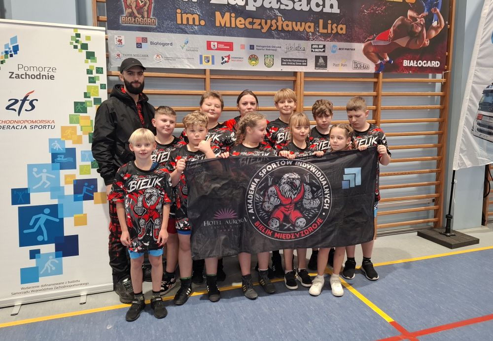 Młodzi zapaśnicy z Międzyzdrojów z sukcesami! 8 medali na turnieju w Białogardzie