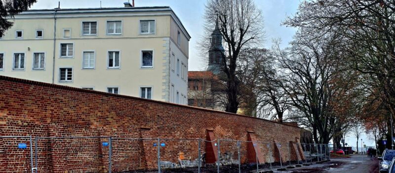 Renowacja murów średniowiecznego osiedla katedralnego na finiszu. Zabytek odzyskuje dawną rangę Renowacja murów średniowiecznego osiedla katedralnego na finiszu. Zabytek odzyskuje dawną rangę
