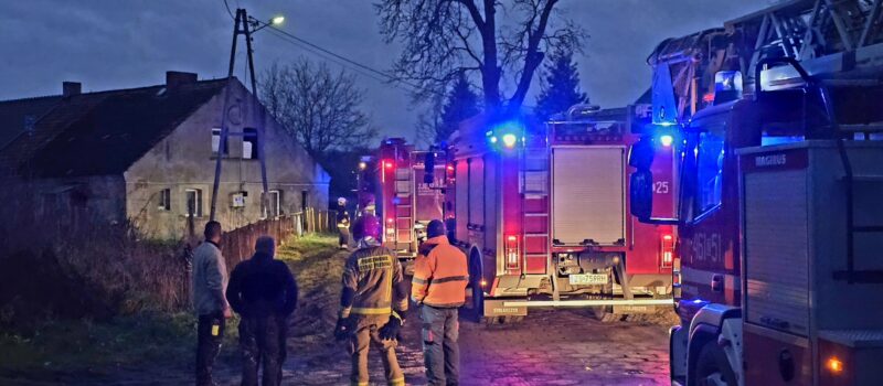 Pożar w budynku wielorodzinnym w Ronicy. Na miejscu pięć zastępów straży Pożar w budynku wielorodzinnym w Ronicy. Na miejscu pięć zastępów straży