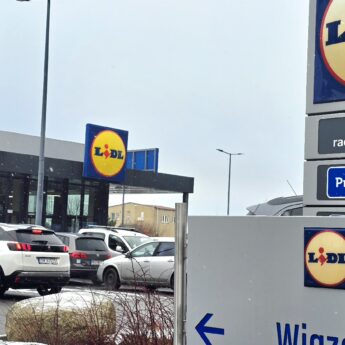 Do której dziś otwarte sklepy? Sprawdzamy godziny pracy marketów w Sylwestra