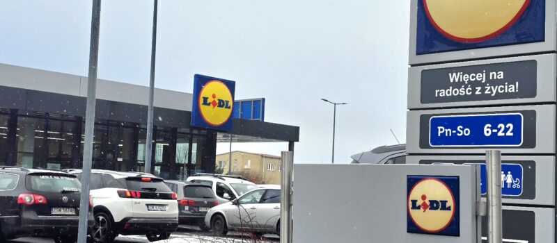 Do której dziś otwarte sklepy? Sprawdzamy godziny pracy marketów w Sylwestra