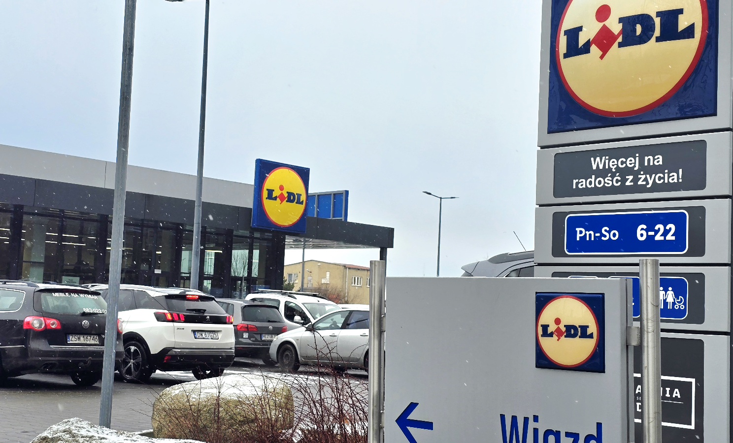 Do której dziś otwarte sklepy? Sprawdzamy godziny pracy marketów w Sylwestra