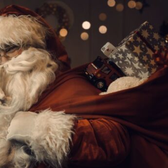 Mikołaj rusza w trasę po gminie Międzyzdroje! Świąteczna kolejka odwiedzi sołectwa już 6 grudnia