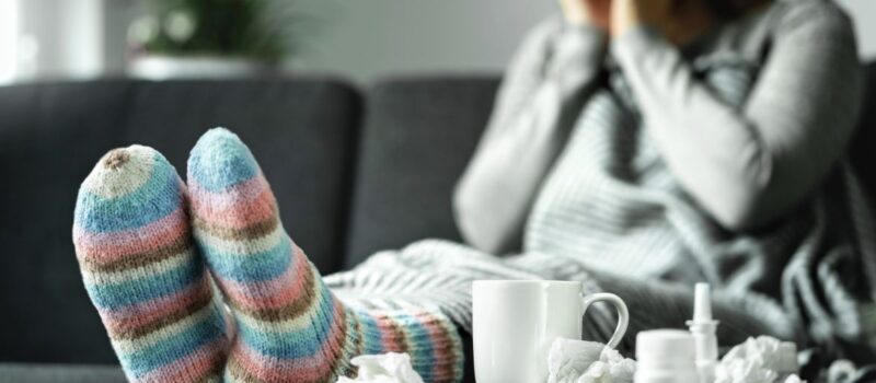 Nowe objawy Covid-19. Jak je rozpoznać w sezonie grypy i RSV? Nowe objawy Covid-19. Jak je rozpoznać w sezonie grypy i RSV?