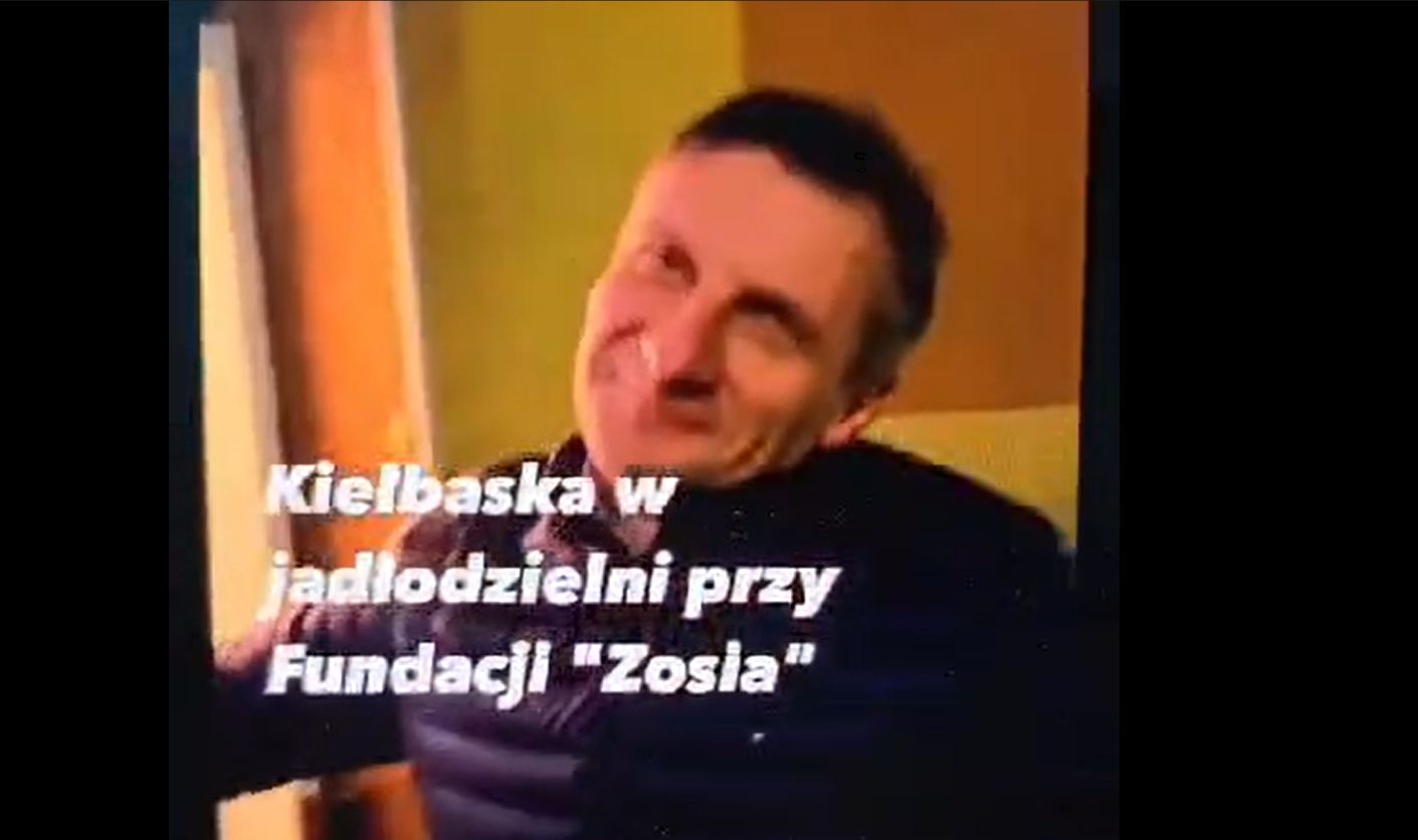 Przed wyborami pełna, przed świętami pusta. Jak dziś wygląda „lodówka Mamzera”? [FILM]