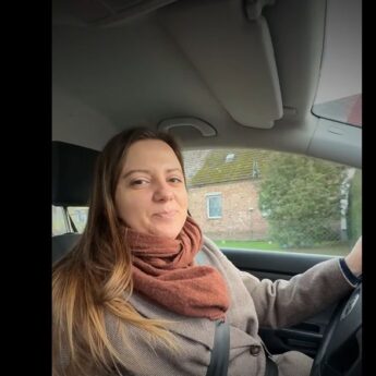 Świąteczna niespodzianka po tragedii. Zastępca wójta odwiedziła chłopca z Sulikowa [FILM]