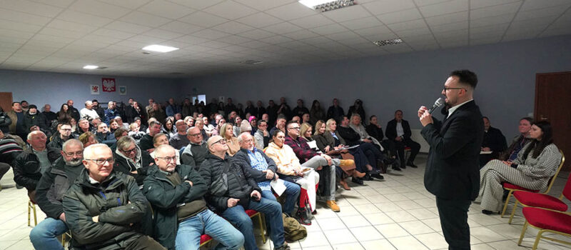 Gorąca dyskusja w Kołczewie! Burzliwe spotkanie otworzyło debatę o farmie wiatrowej [ZDJĘCIA]