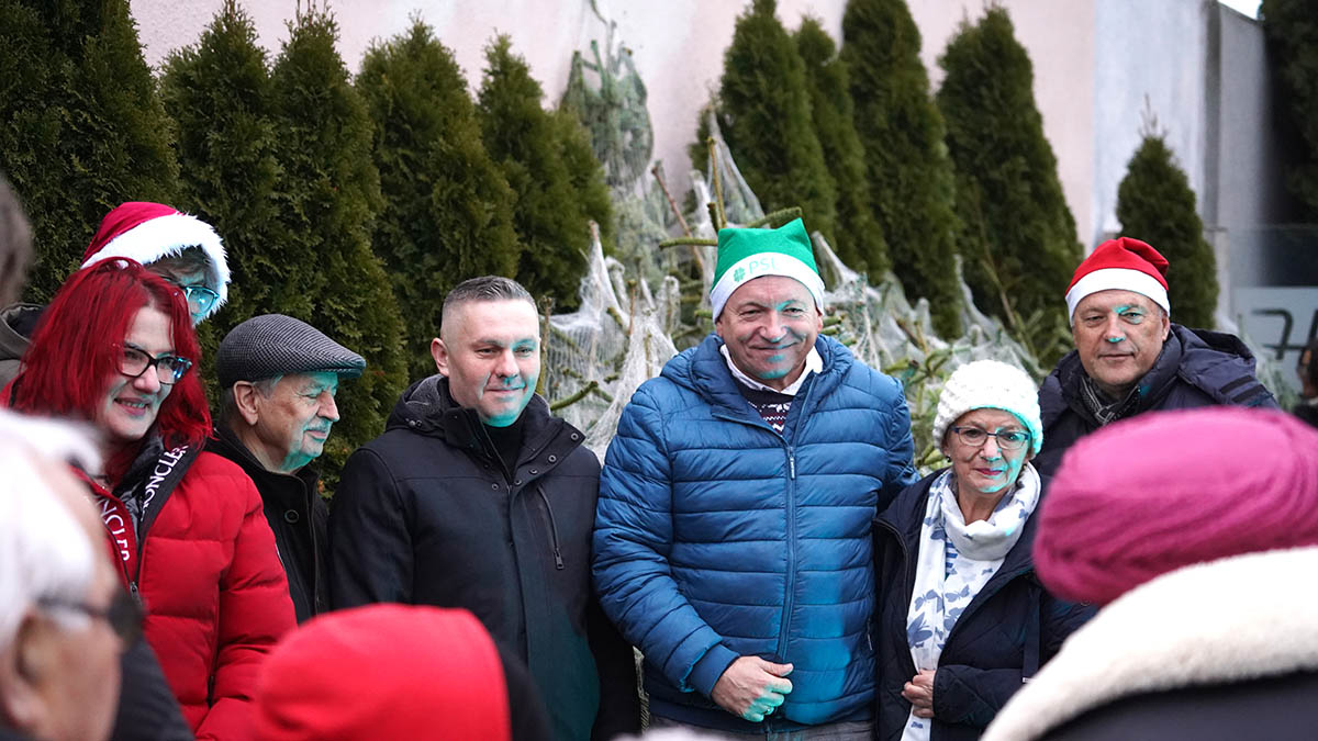 Golczewo w Świątecznej Magii. Tłumy mieszkańców na Jarmarku Bożonarodzeniowym [ZDJĘCIA]