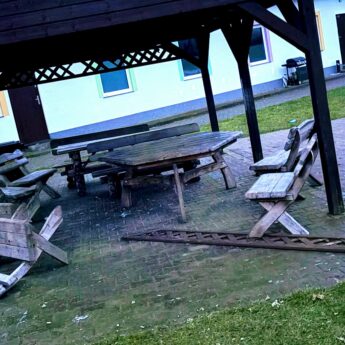 Wandalizm na boisku w Stuchowie. Zdewastowany obiekt sportowy Korony