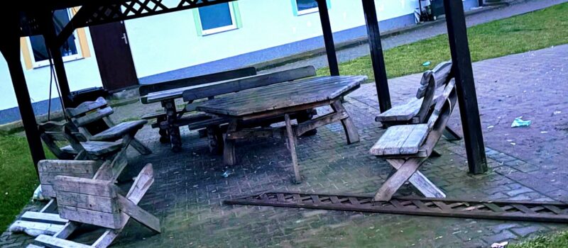 Wandalizm na boisku w Stuchowie. Zdewastowany obiekt sportowy Korony Wandalizm na boisku w Stuchowie. Zdewastowany obiekt sportowy Korony