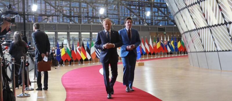 Donald Tusk: "Albo pieniądze dzisiaj, albo krew jutro" Donald Tusk: "Albo pieniądze dzisiaj, albo krew jutro"