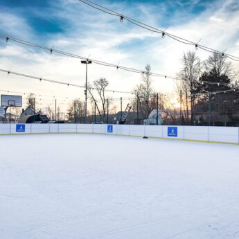 Nowe lodowisko w Dziwnowie już otwarte! Mieszkańcy skorzystają za darmo
