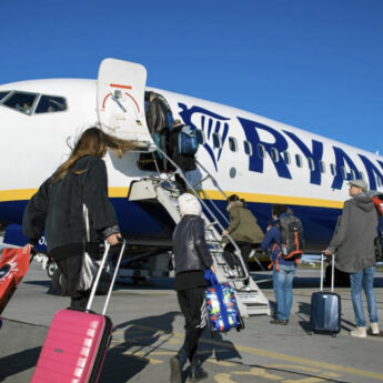 Brytyjski dziennik o powrotach Polaków z emigracji. Premier: "Lubię to"