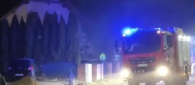 Alarm przy ul. Bolesława Prusa w Kamieniu Pomorskim. W domu wybuchł pożar sadzy Alarm przy ul. Bolesława Prusa w Kamieniu Pomorskim. W domu wybuchł pożar sadzy