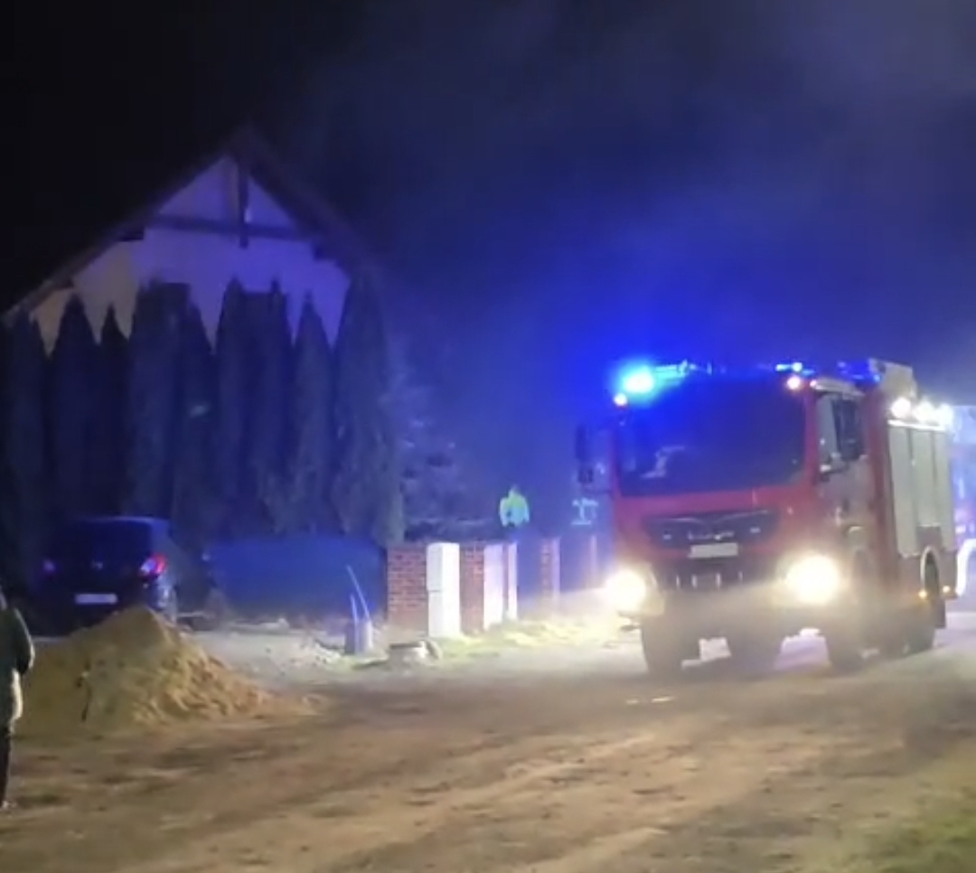Alarm przy ul. Bolesława Prusa w Kamieniu Pomorskim. W domu wybuchł pożar sadzy