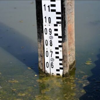 Pogotowie sztormowe w porcie Dziwnów. Stan wody przekroczył poziom alarmowy