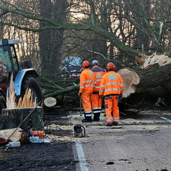 Uwaga kierowcy! Droga w kierunku Kamienia Pomorskiego i Świerzna zablokowana