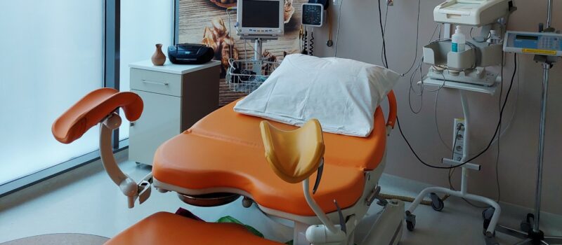 Pokoje narodzin zamiast porodów na SOR-ze. Resort z nowym rozwiązaniem dla rodzących