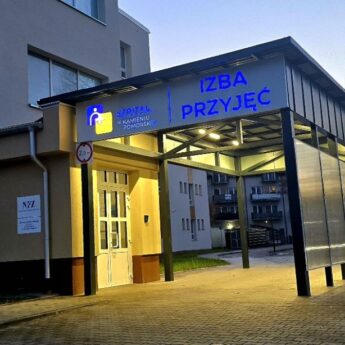 Demolował dworzec, potem zrobił awanturę w szpitalu. Policja musiała go obezwładnić