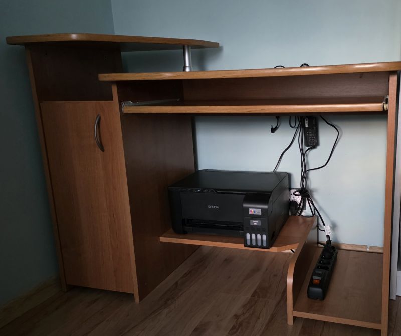 Biurko w dobrym stanie