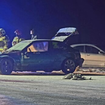 Jedna osoba poszkodowana po zderzeniu dwóch pojazdów na terenie byłego lotniska w Śniatowie