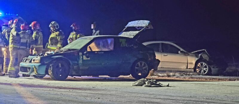 Jedna osoba poszkodowana po zderzeniu dwóch pojazdów na terenie byłego lotniska w Śniatowie
