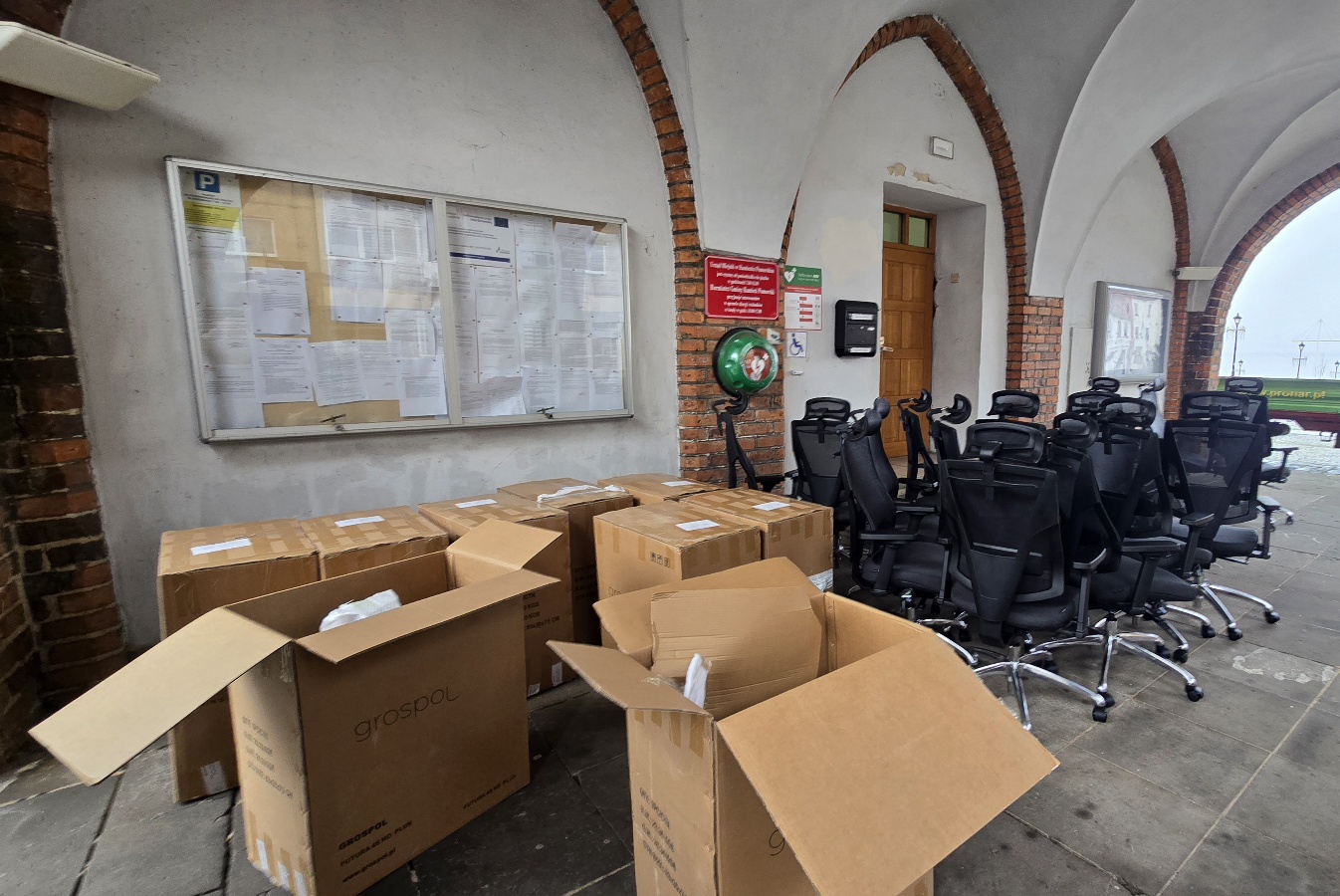 Trwa modernizacja stanowisk pracy w Urzędzie Miejskim w Kamieniu Pomorskim