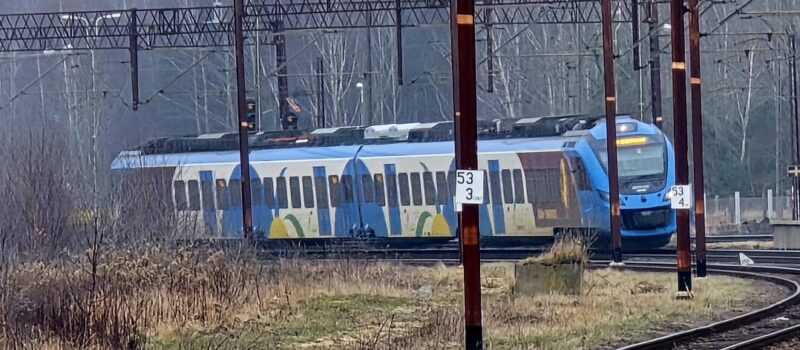 Utrudnienia w ruchu pociągów do Szczecina. Czytelnicy alarmują: „Pociągi nie kursują”