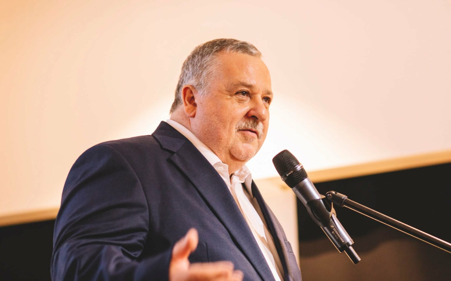 Artur Balazs ostro o sporze wokół wiatraków w gminie Wolin: „Ktoś chce zbić na tym kapitał”