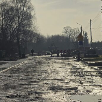 Mieszkańcy ul. Elizy Orzeszkowej apelują: „Rozumiemy utrudnienia, ale nie da się tu przejść”