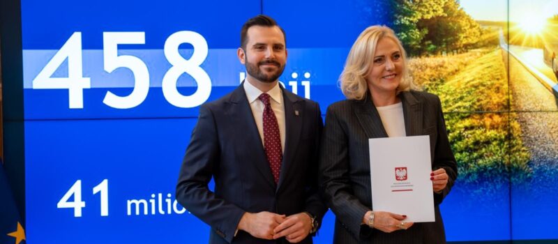 Umowy na dofinansowanie przejazdów autobusowych przekazane Umowy na dofinansowanie przejazdów autobusowych przekazane