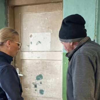 Dzielnicowa z Kamienia Pomorskiego ruszyła z pomocą samotnemu seniorowi